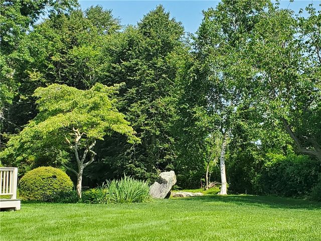 15 Hammersmith Road 33, Newport, RI 02840