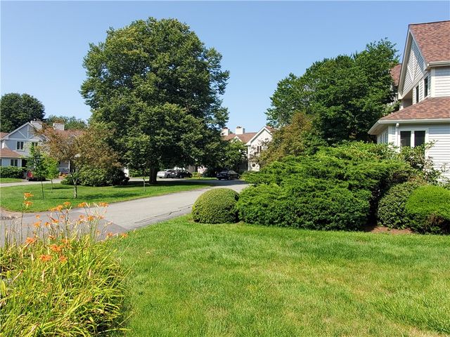 15 Hammersmith Road 33, Newport, RI 02840