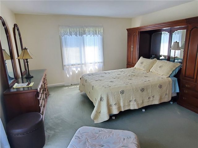 15 Hammersmith Road 33, Newport, RI 02840