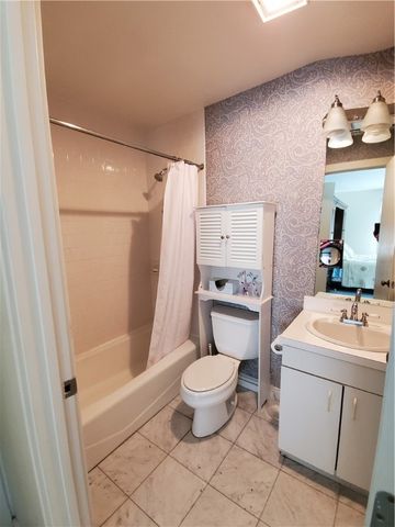 15 Hammersmith Road 33, Newport, RI 02840