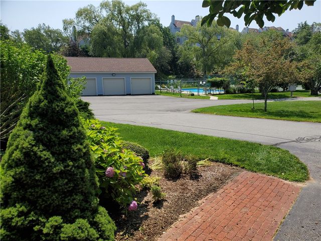 15 Hammersmith Road 33, Newport, RI 02840