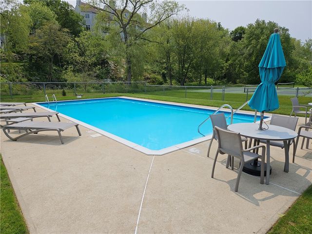 15 Hammersmith Road 33, Newport, RI 02840