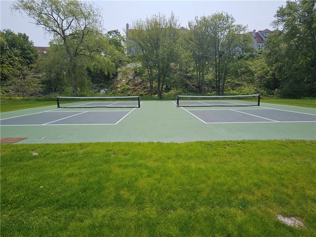 15 Hammersmith Road 33, Newport, RI 02840