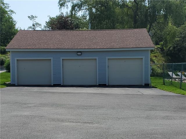 15 Hammersmith Road 33, Newport, RI 02840