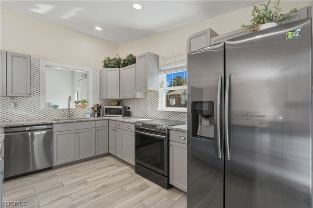 8635 Exeter ST, Fort Myers, FL 33907