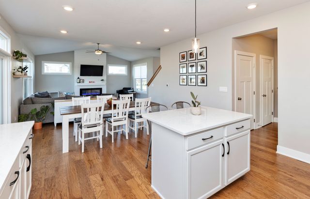 503 SE Alba Place, West Des Moines, IA 50265