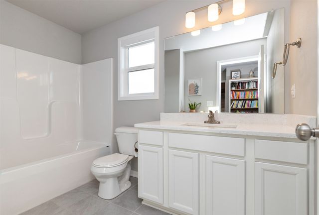 503 SE Alba Place, West Des Moines, IA 50265