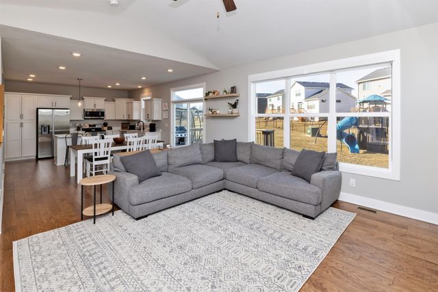 503 SE Alba Place, West Des Moines, IA 50265