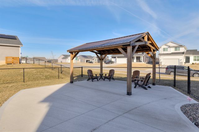 503 SE Alba Place, West Des Moines, IA 50265