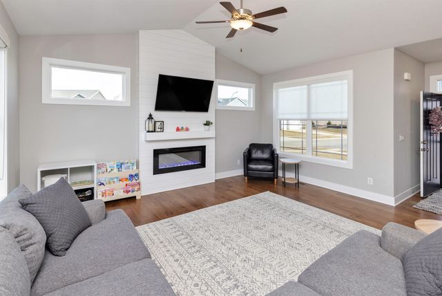 503 SE Alba Place, West Des Moines, IA 50265