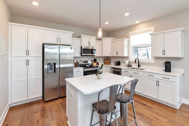 503 SE Alba Place, West Des Moines, IA 50265