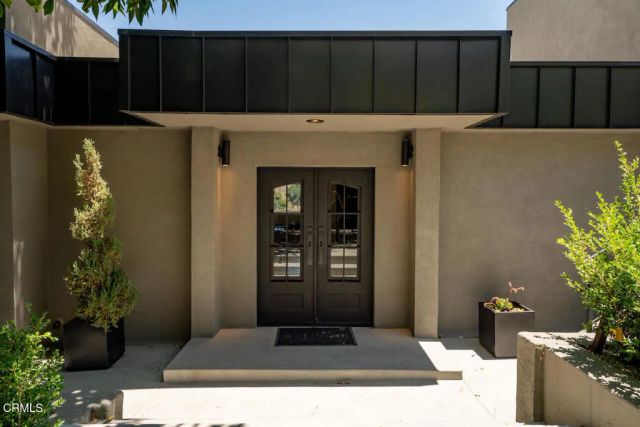 3250 Coldwater Canyon Avenue, Los Angeles, CA 91604