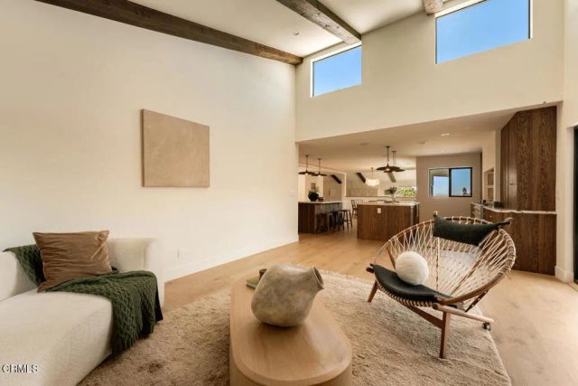 3250 Coldwater Canyon Avenue, Los Angeles, CA 91604