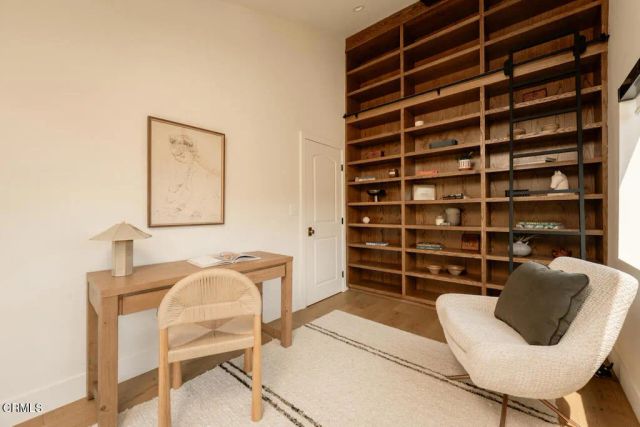 3250 Coldwater Canyon Avenue, Los Angeles, CA 91604