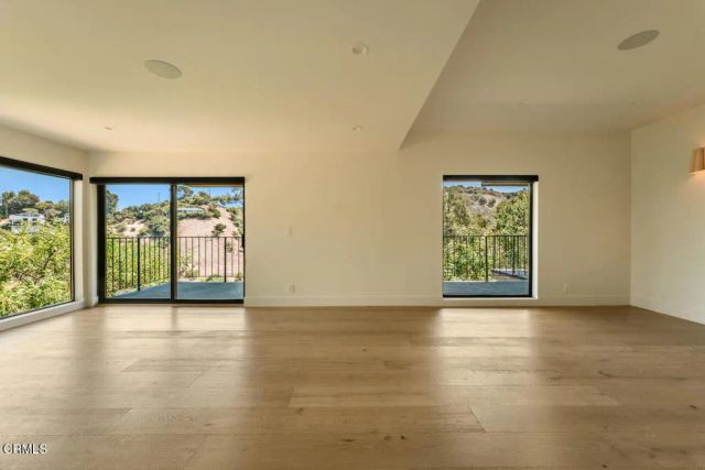 3250 Coldwater Canyon Avenue, Los Angeles, CA 91604