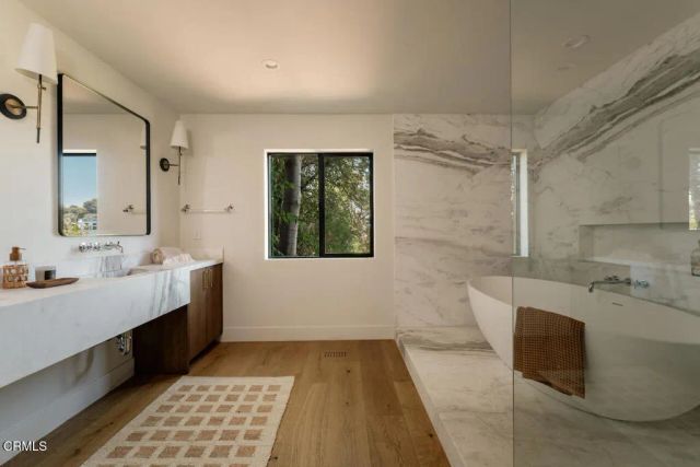 3250 Coldwater Canyon Avenue, Los Angeles, CA 91604