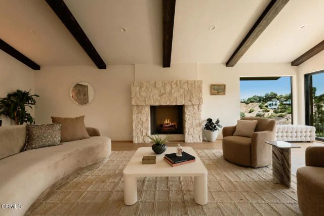 3250 Coldwater Canyon Avenue, Los Angeles, CA 91604