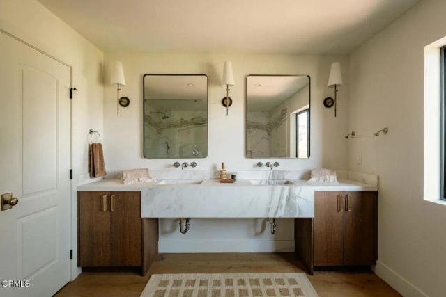 3250 Coldwater Canyon Avenue, Los Angeles, CA 91604