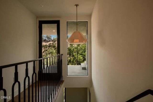 3250 Coldwater Canyon Avenue, Los Angeles, CA 91604