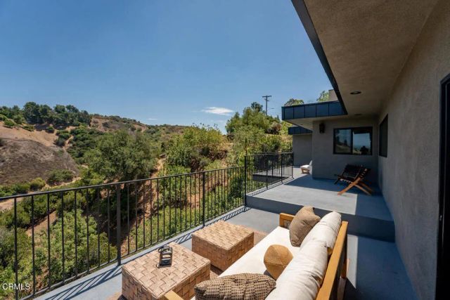 3250 Coldwater Canyon Avenue, Los Angeles, CA 91604