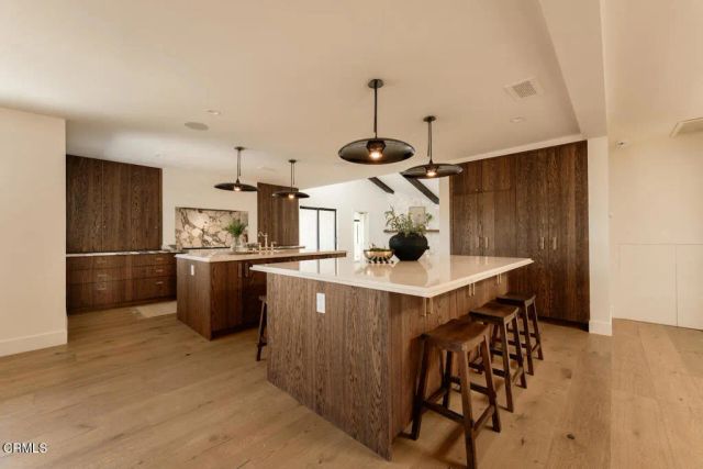 3250 Coldwater Canyon Avenue, Los Angeles, CA 91604