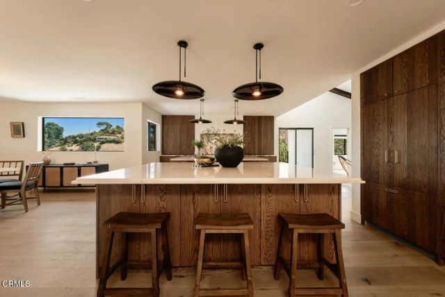3250 Coldwater Canyon Avenue, Los Angeles, CA 91604
