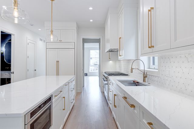 2026 N Orleans Street 1N, Chicago, IL 60614