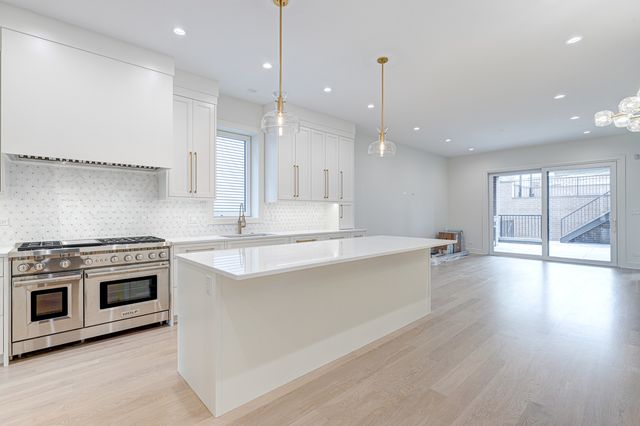 2026 N Orleans Street 1N, Chicago, IL 60614