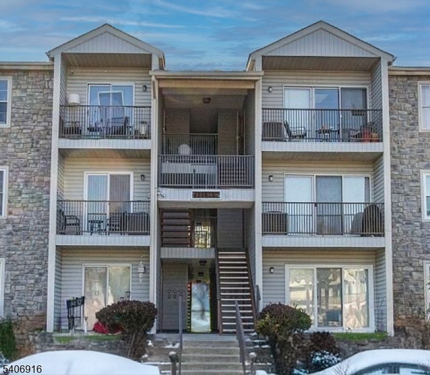 84 Robertson Way, Lincoln Park Boro, NJ 07035