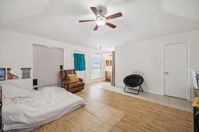 11526 Villa Heights Drive, Houston, TX 77066