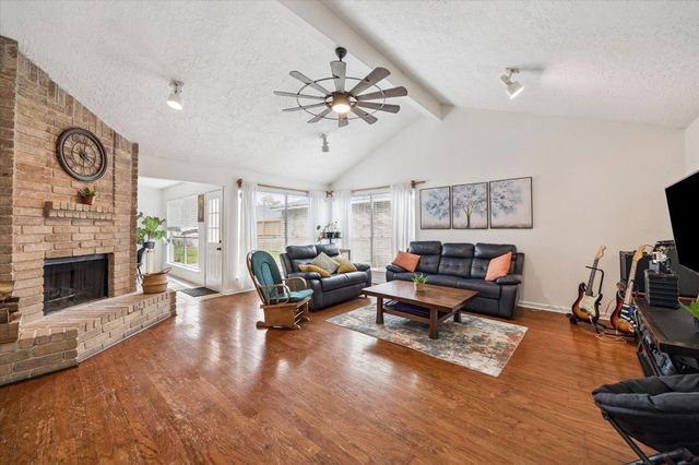 11526 Villa Heights Drive, Houston, TX 77066