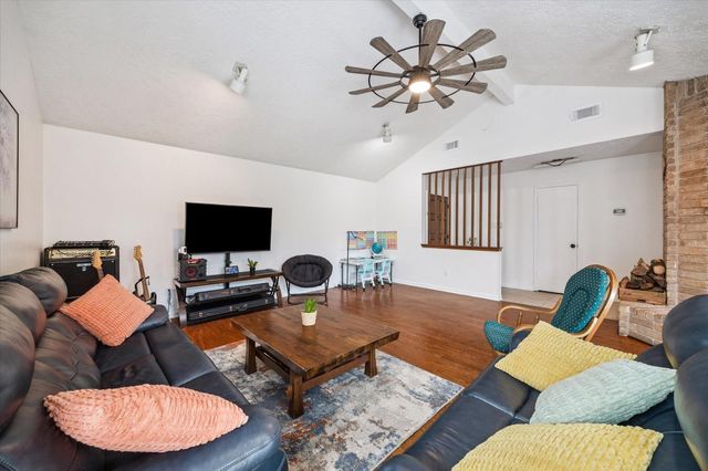 11526 Villa Heights Drive, Houston, TX 77066