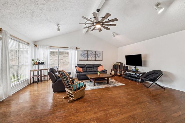 11526 Villa Heights Drive, Houston, TX 77066