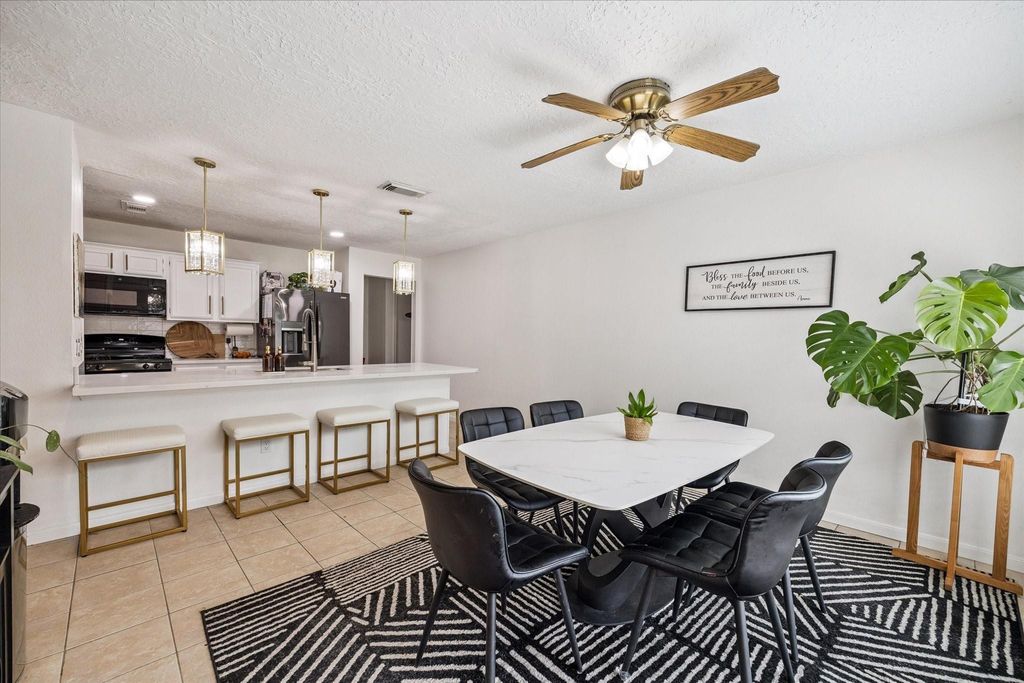 11526 Villa Heights Drive, Houston, TX 77066