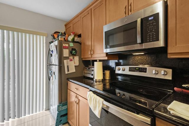 245 Charter Way, West Palm Beach, FL 33407