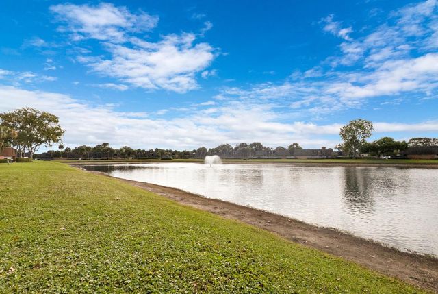 245 Charter Way, West Palm Beach, FL 33407