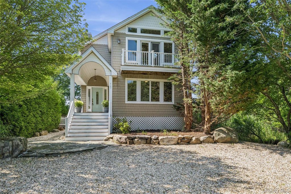 155 2nd Avenue, Peconic, NY 11958