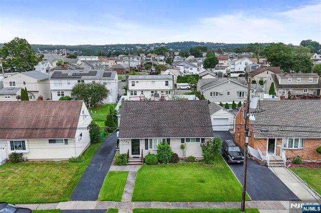 105 Greene Avenue, Totowa, NJ 07512