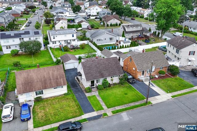 105 Greene Avenue, Totowa, NJ 07512