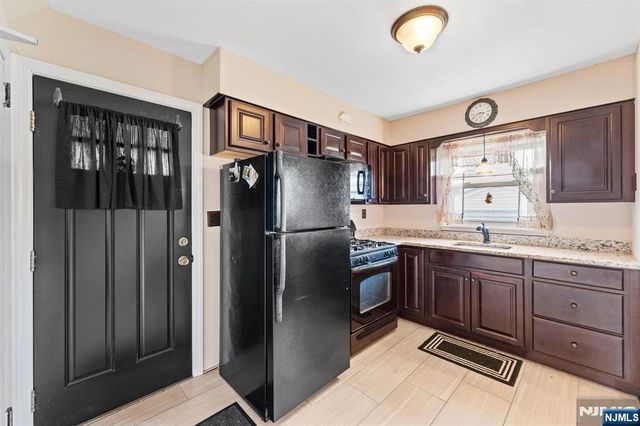 105 Greene Avenue, Totowa, NJ 07512