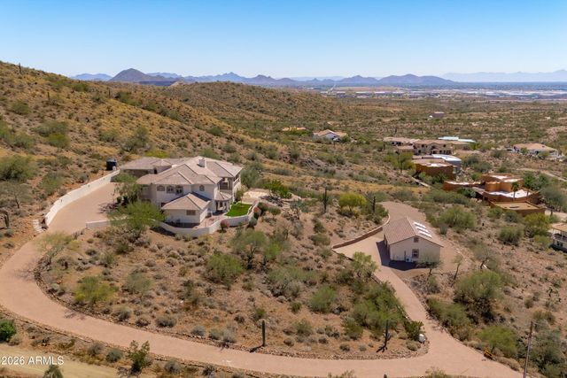 619 E BRILES Road, Phoenix, AZ 85085