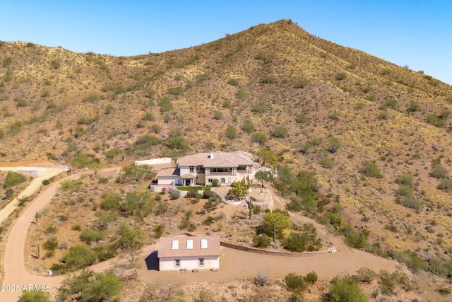619 E BRILES Road, Phoenix, AZ 85085
