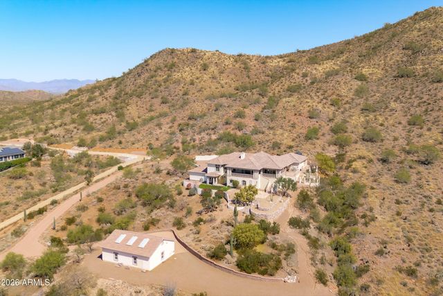 619 E BRILES Road, Phoenix, AZ 85085