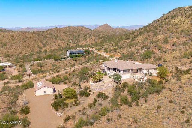 619 E BRILES Road, Phoenix, AZ 85085