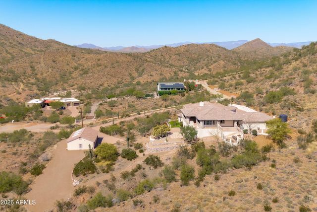 619 E BRILES Road, Phoenix, AZ 85085