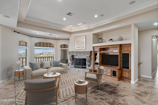 619 E BRILES Road, Phoenix, AZ 85085
