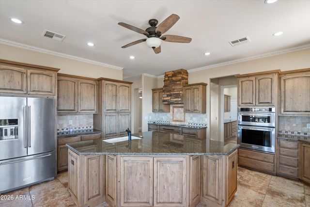 619 E BRILES Road, Phoenix, AZ 85085
