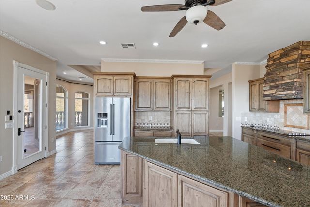 619 E BRILES Road, Phoenix, AZ 85085