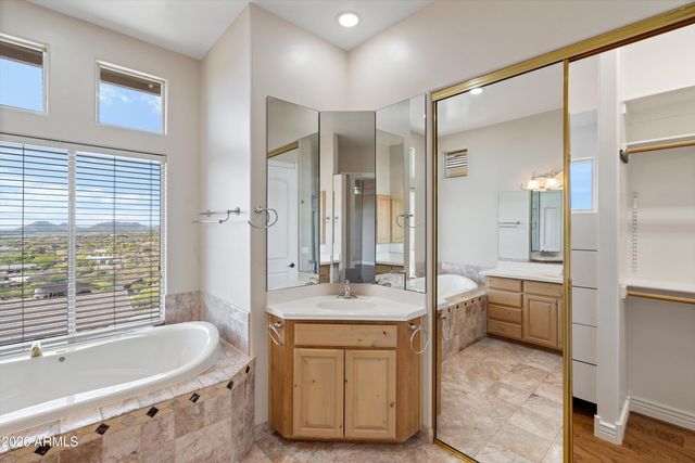 619 E BRILES Road, Phoenix, AZ 85085