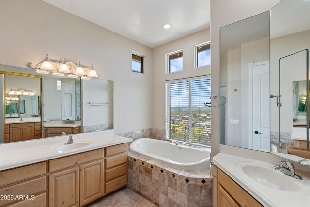 619 E BRILES Road, Phoenix, AZ 85085